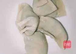 Illustration of how to make nutritious mushroom soup rice noodles 2