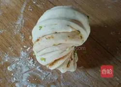 Scallion rolls.Illustration of how to make them 6