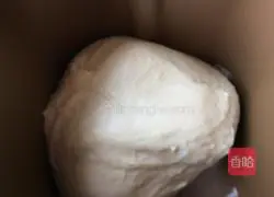 一Illustration of how to make hamburger dough 1