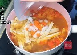 Illustration of how to make rice noodles with minced meat in sour soup 5