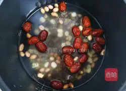 Illustration of how to make longan, red dates and Laba porridge 3