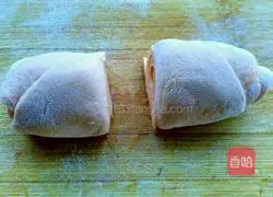 Illustration of how to make green vegetable flower rolls 6