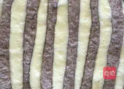 Illustration of how to make two-color hair cake 6