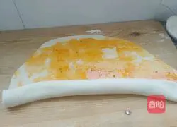 Illustration of how to make red oil flower rolls 6