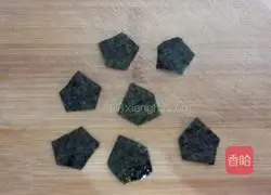 Illustration of how to make football rice balls 2