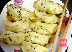 Illustration of how to make pot stickers 3