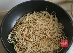 Illustration of how to make braised beans and noodles 9