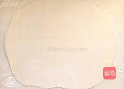 Illustration of how to bake onion-flavored flower rolls 7