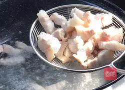 Illustration of how to make pork belly braised rice 8