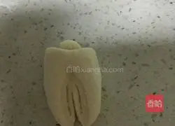 Illustration of how to make pig knuckle (for wealth) flower rolls 10