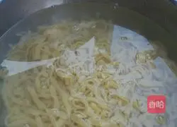 Illustration of how to make cold pumpkin noodles 11