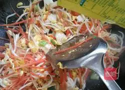 Illustration of how to make vegetarian fried rice noodles 4