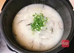 Illustration of how to make mushroom and scallop porridge 11