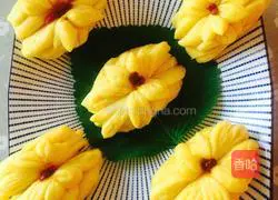 Cream Pumpkin Lotus Roll Recipe Illustration 7