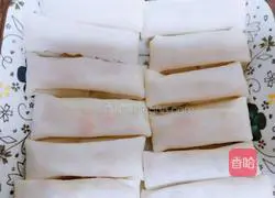 Illustration of how to make dragon head fish and ham spring rolls 6