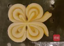 Illustration of how to make rose-shaped and butterfly-shaped flower rolls 9
