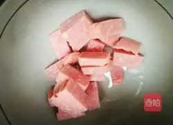 Illustration of how to make bacon clay pot rice 2