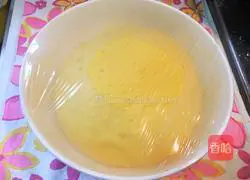 Illustration of how to make pumpkin rolls 4