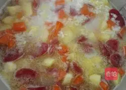 Illustration of how to make braised rice with sausage and potatoes 7