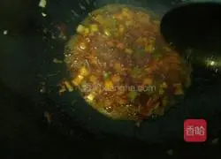 Illustration of how to make fried rice noodles with eggs 2