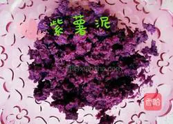 Illustration of how to make purple potato rose rolls 1