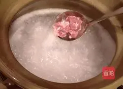 Illustration of how to make white shellfish ribs porridge 3