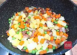 Illustration of how to make carrot and potato braised rice 8