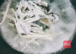 Illustration of how to make nutritious fresh mushroom soup rice noodles 6