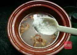 Illustration of how to make mushroom, carrot and chicken porridge 6