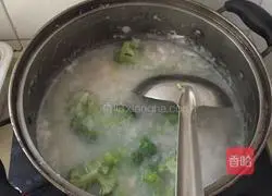 Illustration of how to make abalone and shrimp porridge 6