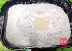 Illustration of how to make purple sweet potato and ham sausage rolls 7