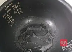 Illustration of how to cook sausage and rice 7