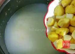 Illustration of how to make scallop, chicken and chestnut porridge 13