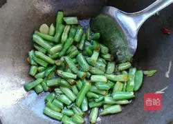 Illustration of making braised beans and noodles 13