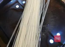 Illustration of how to make rice noodles with ginger sauce 2