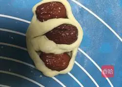 Illustration of how to make Yuanbao red date rolls 7