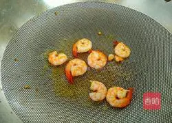 Illustration of how to make three-color quinoa rice balls with mushrooms and shrimps 9