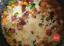 Illustration of making braised sausage and rice 4