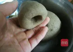 Illustration of how to make black steamed buns 2