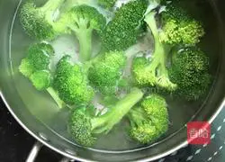 Illustration of how to make rice balls 2