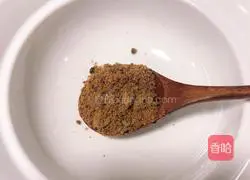 Illustration of how to make Angelica Astragalus and Millet Porridge (blood-tonifying and qi-tonifying medicinal diet) 9