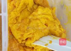 Illustration of how to make pumpkin hair cake 4