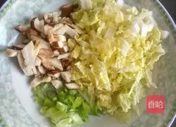 Illustration of how to make braised cabbage rice 1
