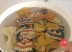 Illustration of how to make Italian butterfly noodles 4