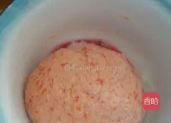 Illustration of how to make carrot rolls 3