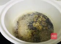 Oatmeal black sesame walnut porridge recipe illustration 7