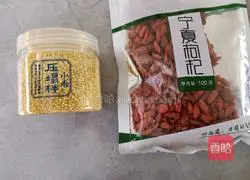 Illustration of how to make stomach-nourishing yam and millet porridge 1