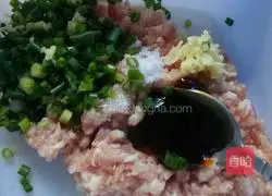 Illustration of making meat filling box 2