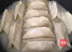 Illustration of how to make pot stickers 12
