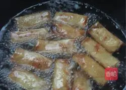 Illustration of how to make fried spring rolls 4